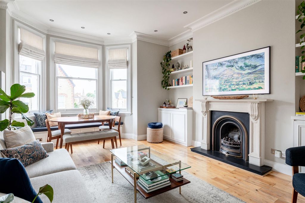 Property photo 2 of 12 F3 8 Marlborough Road-14.Jpg
