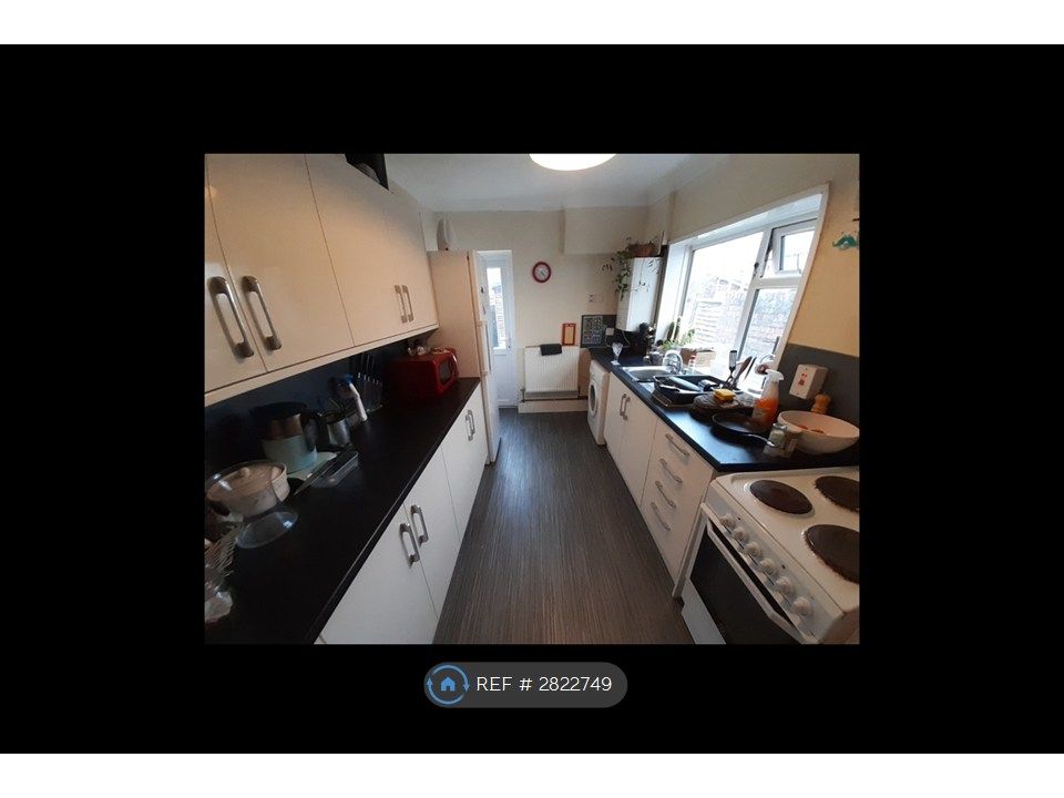 Property photo 3 of 13 Kitchen [4.3m x 2.4m]