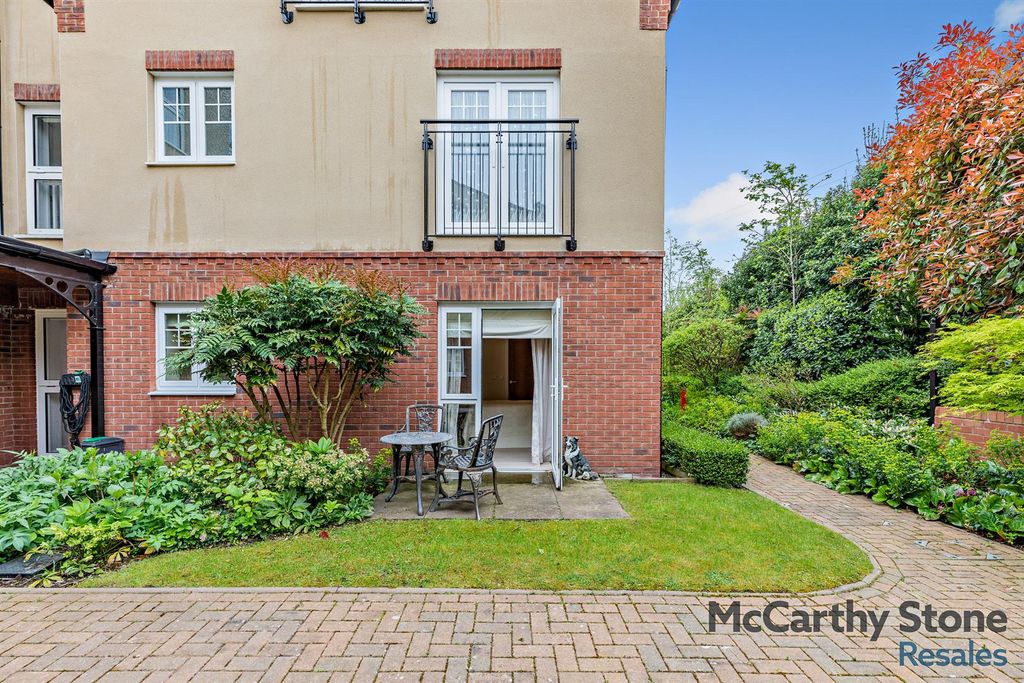 Property photo 2 of 21 Lock Court Exterior