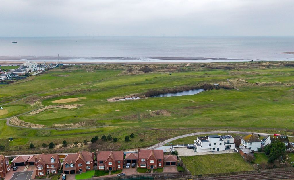 Property photo 3 of 52