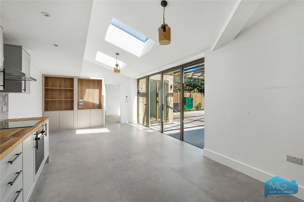 Property photo 2 of 18 Picture No. 06