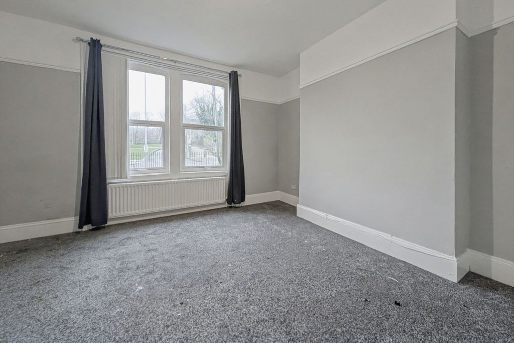 Property photo 2 of 16 1/1A Tynevale Terrace, Bensham, Gateshead, Tyne & Wear, Ne8 2Xy