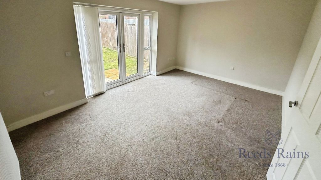 Property photo 2 of 12 Lounge