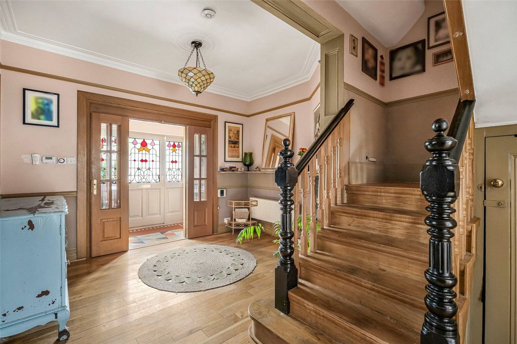 Property photo 2 of 20 Entrance