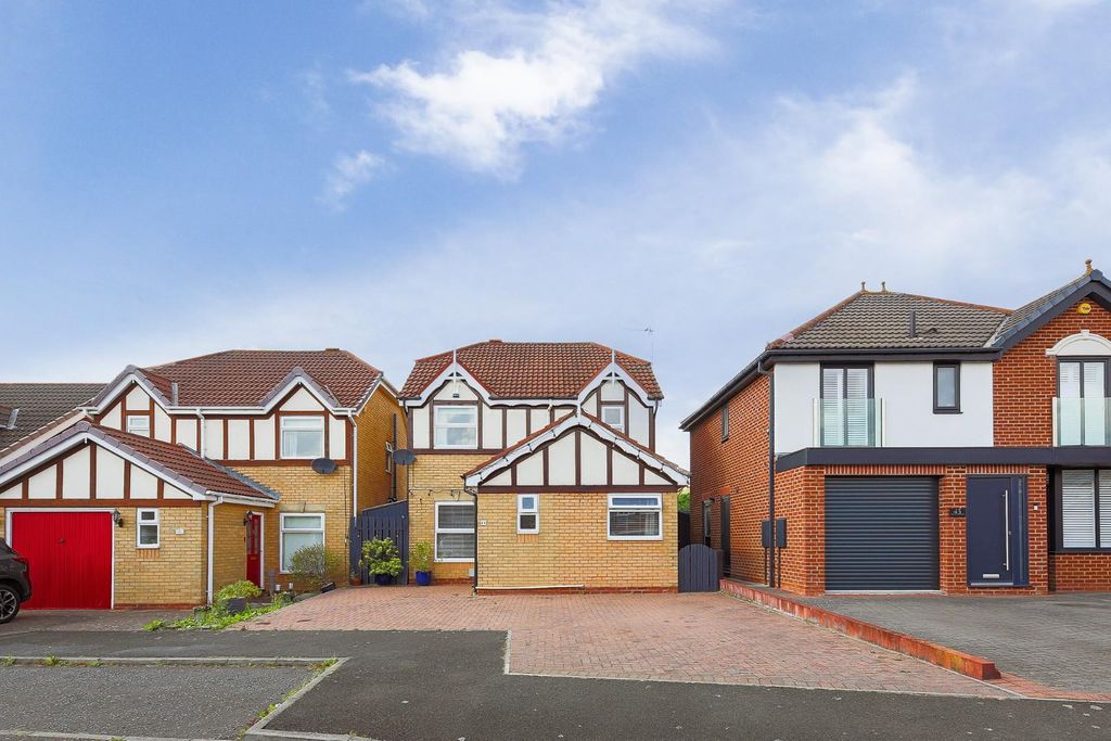 Property photo 1 of 18 External
