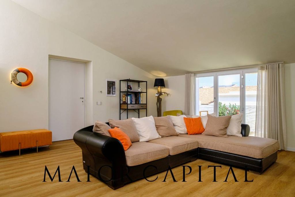 Property photo 3 of 43