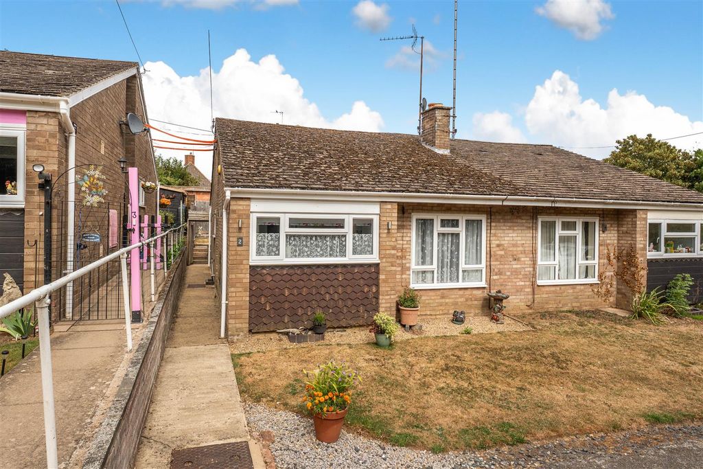 Property photo 1 of 13 2 Holbech Hill, Farnborough-2.Jpg