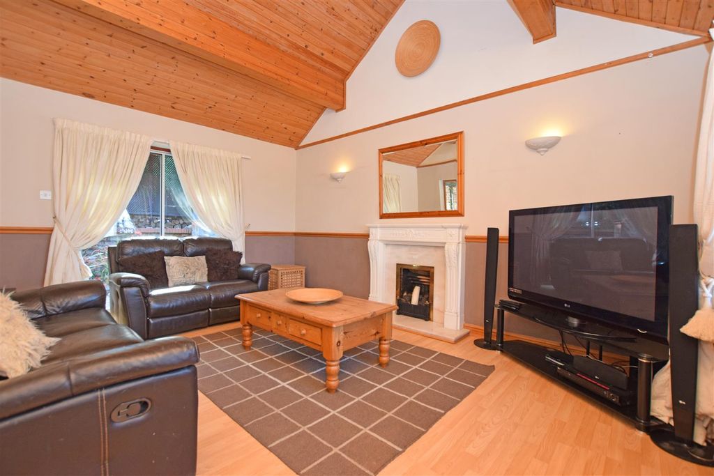 Property photo 3 of 28 Lounge.Jpg