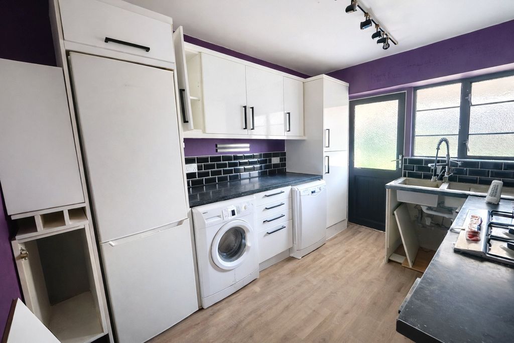 Property photo 3 of 8 Picture 3