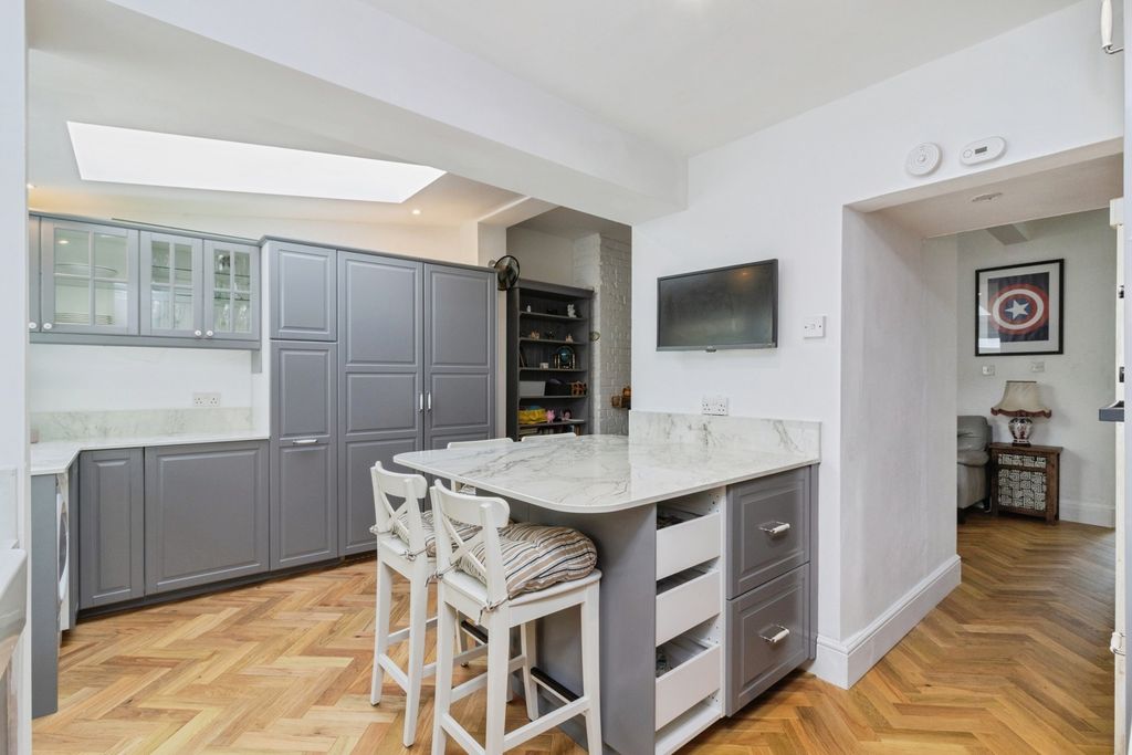 Property photo 2 of 19 Photo