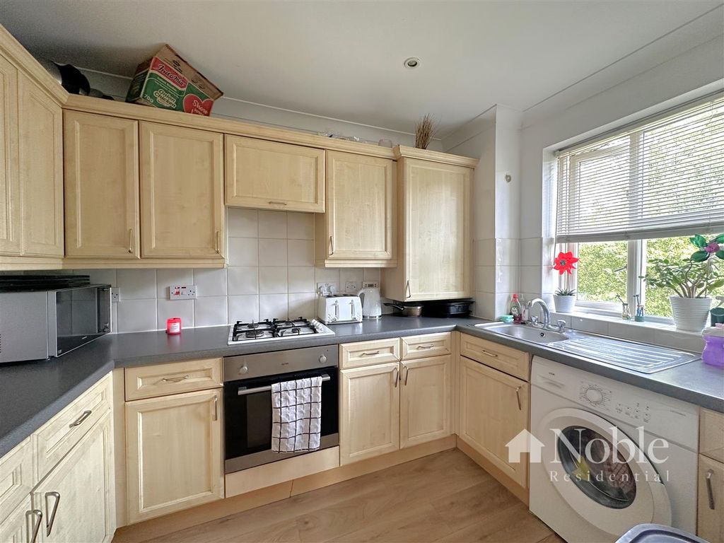 Property photo 2 of 7 Kitchen