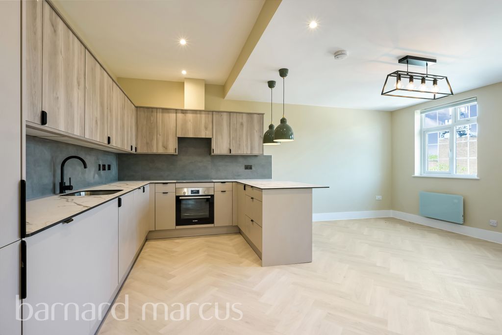 Property photo 3 of 8 Kitchen