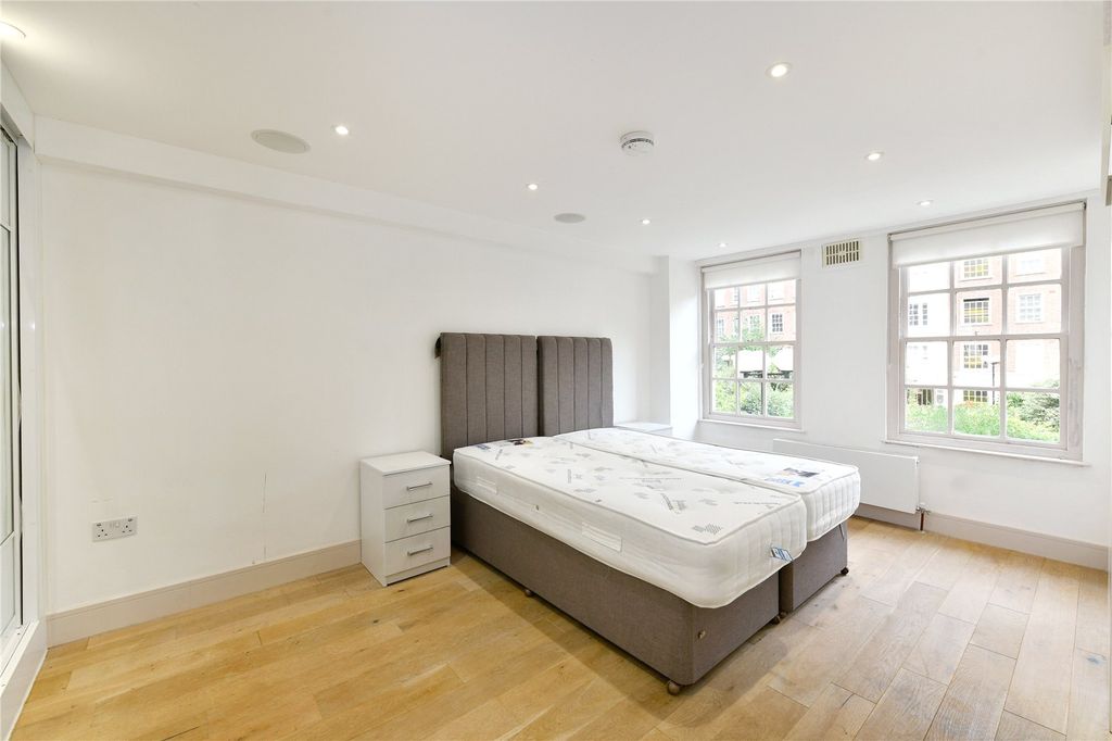 Property photo 3 of 8 Master Bedroom