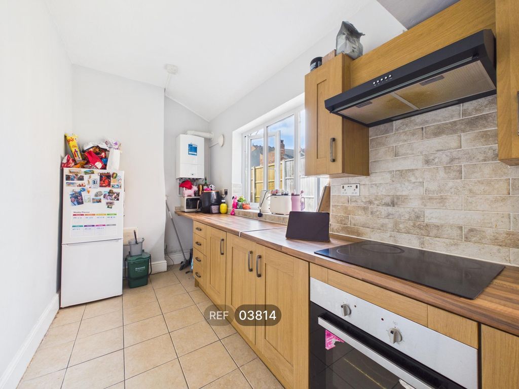 Property photo 2 of 10 Kitchen