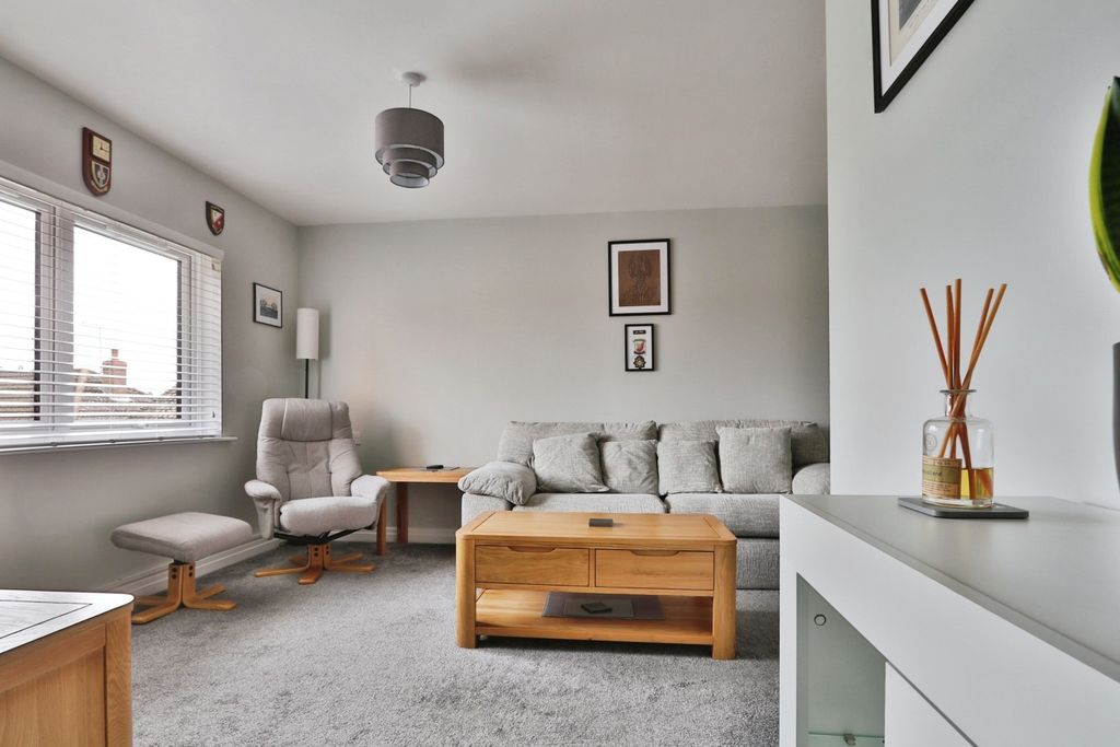 Property photo 3 of 11 4178126