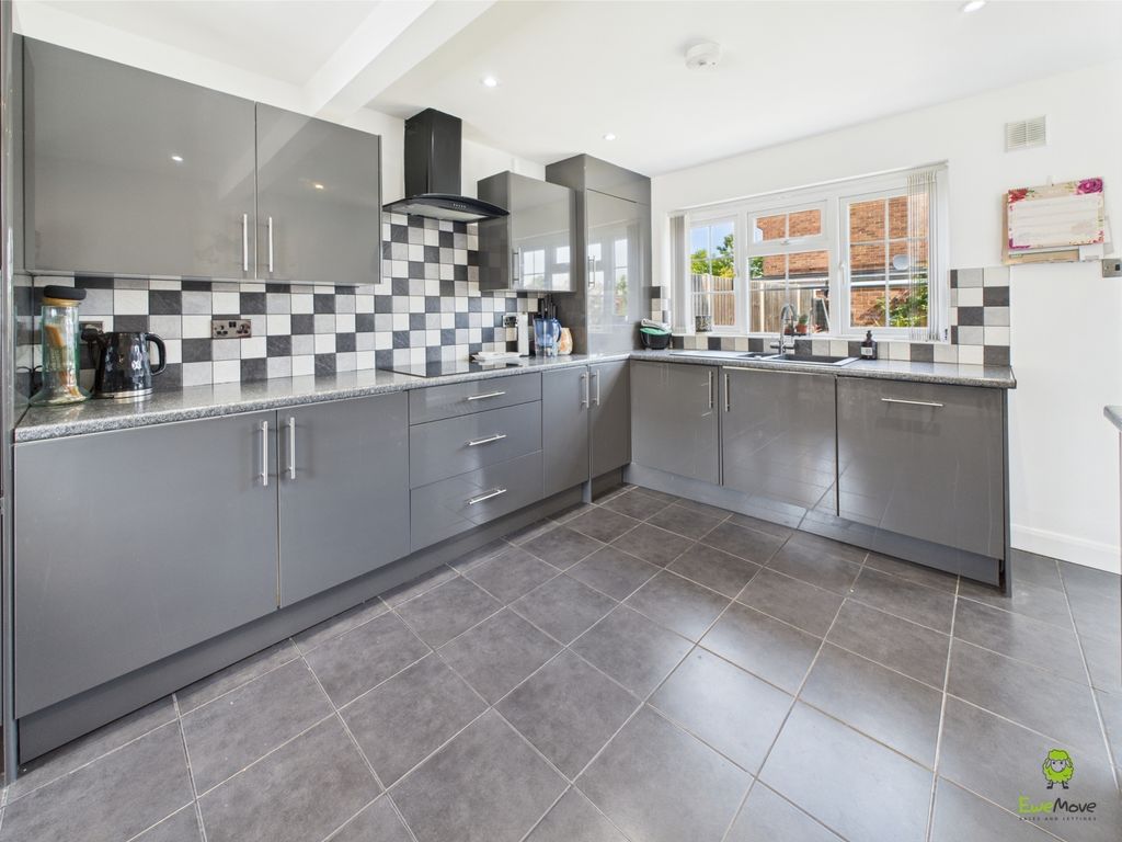Property photo 3 of 19 Presented By Clinton Crawford - Ewemove Bexley And