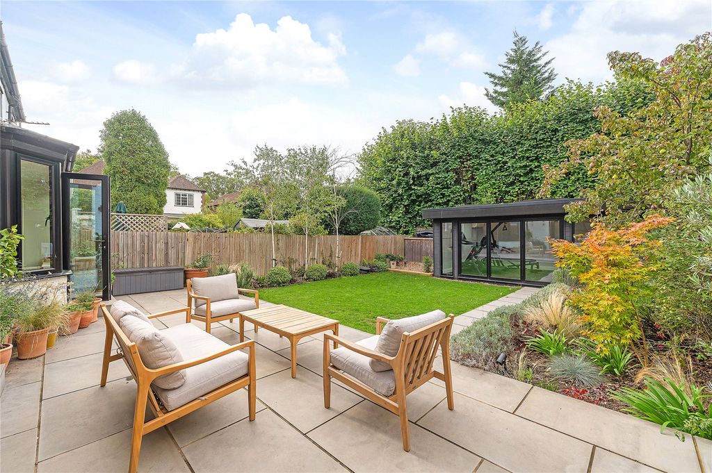 Property photo 2 of 11 Picture No. 17