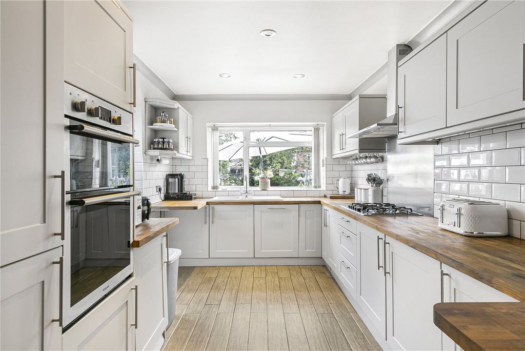 Property photo 3 of 34 Kitchen