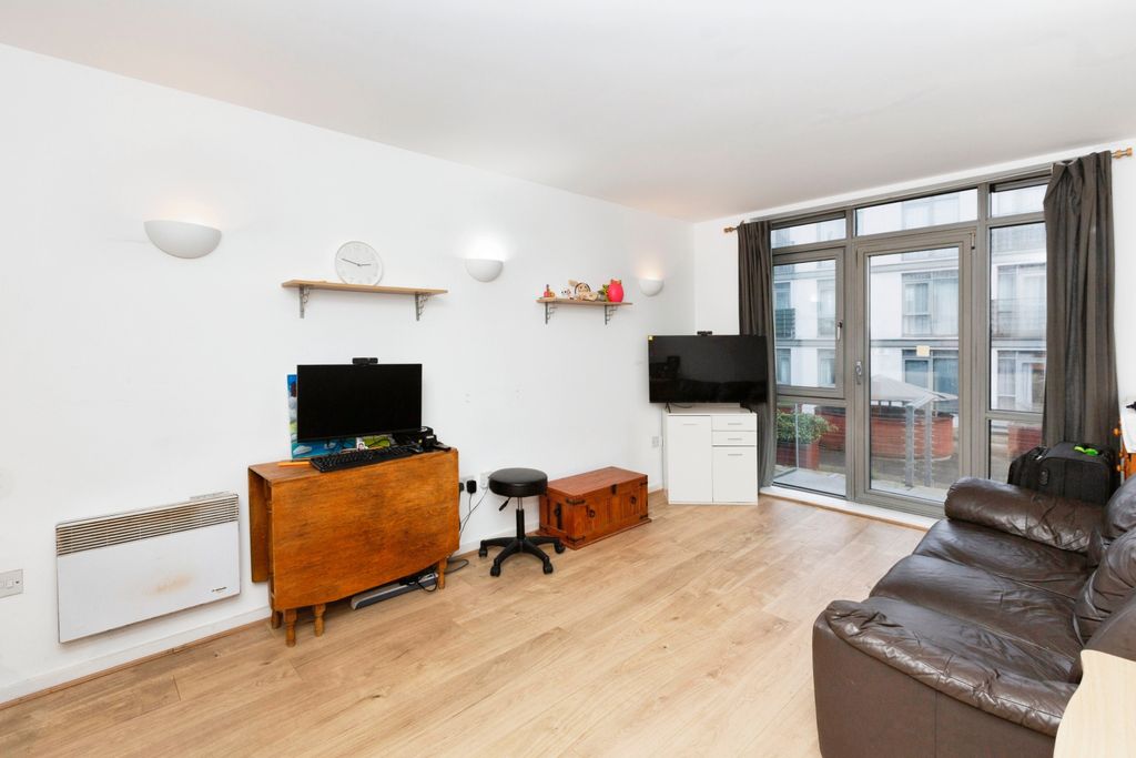 Property photo 2 of 17 Photography