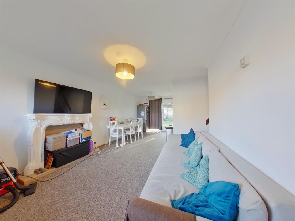 Property photo 2 of 13 Lounge