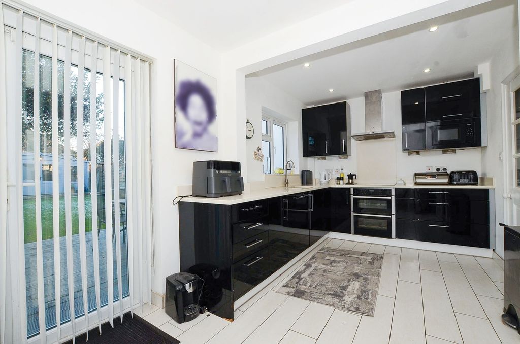 Property photo 3 of 23 Kitchen / Dining Room