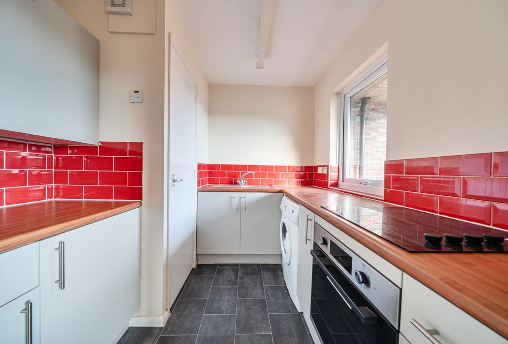 Property photo 3 of 11 1433779-3-69Bd7c8...