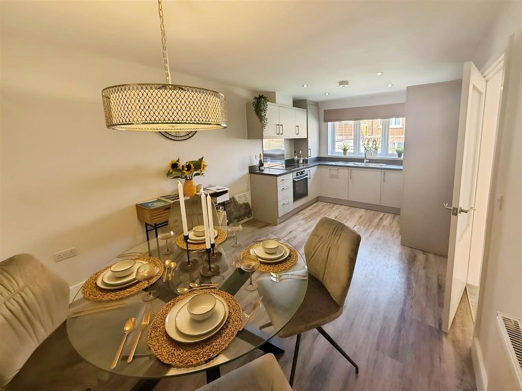 Property photo 2 of 19 Kitchen Diner