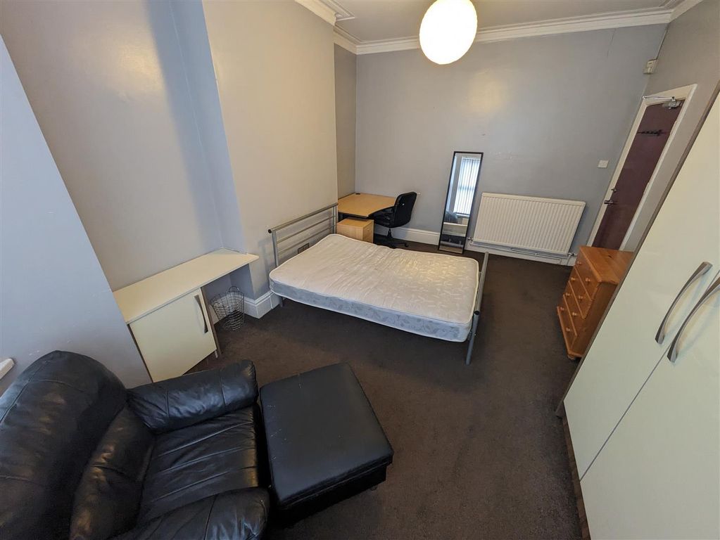 Property photo 2 of 10 Bedroom 1
