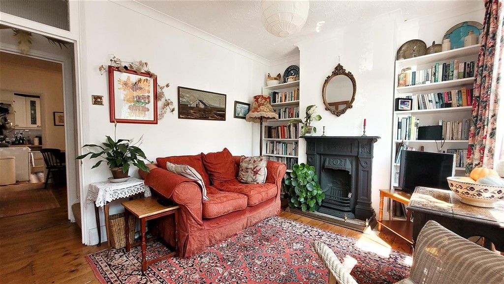 Property photo 1 of 12 Lounge