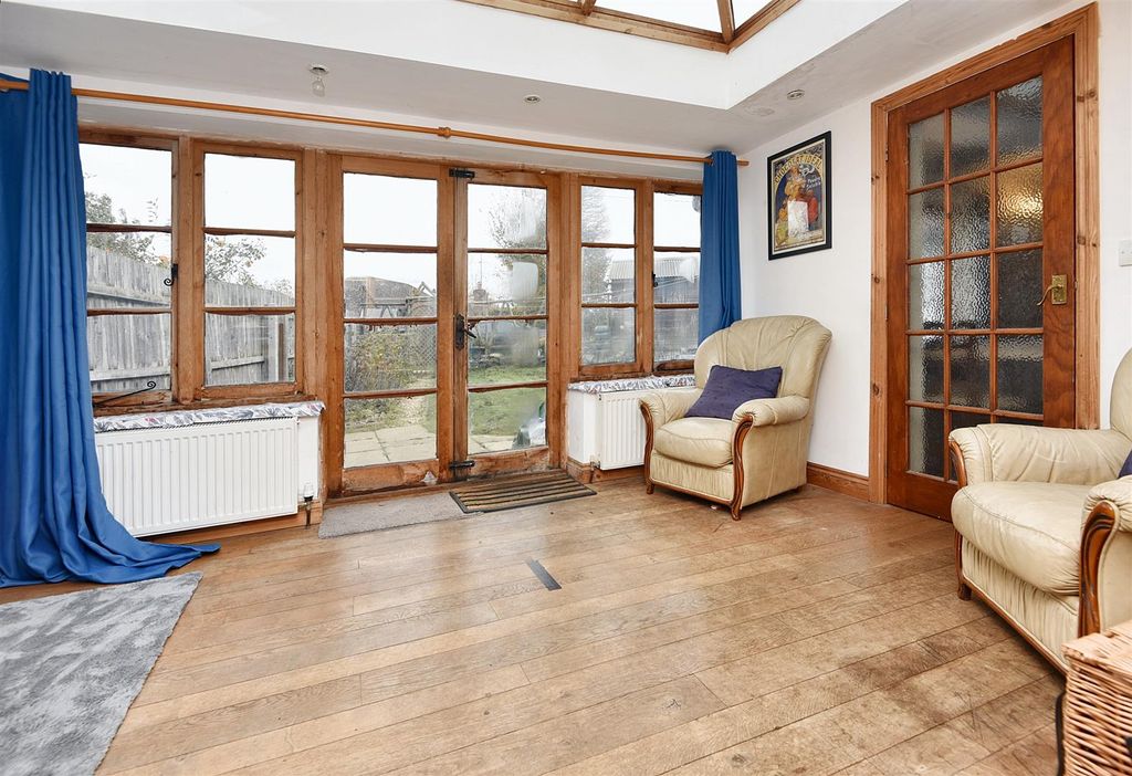 Property photo 3 of 14 Garden Room