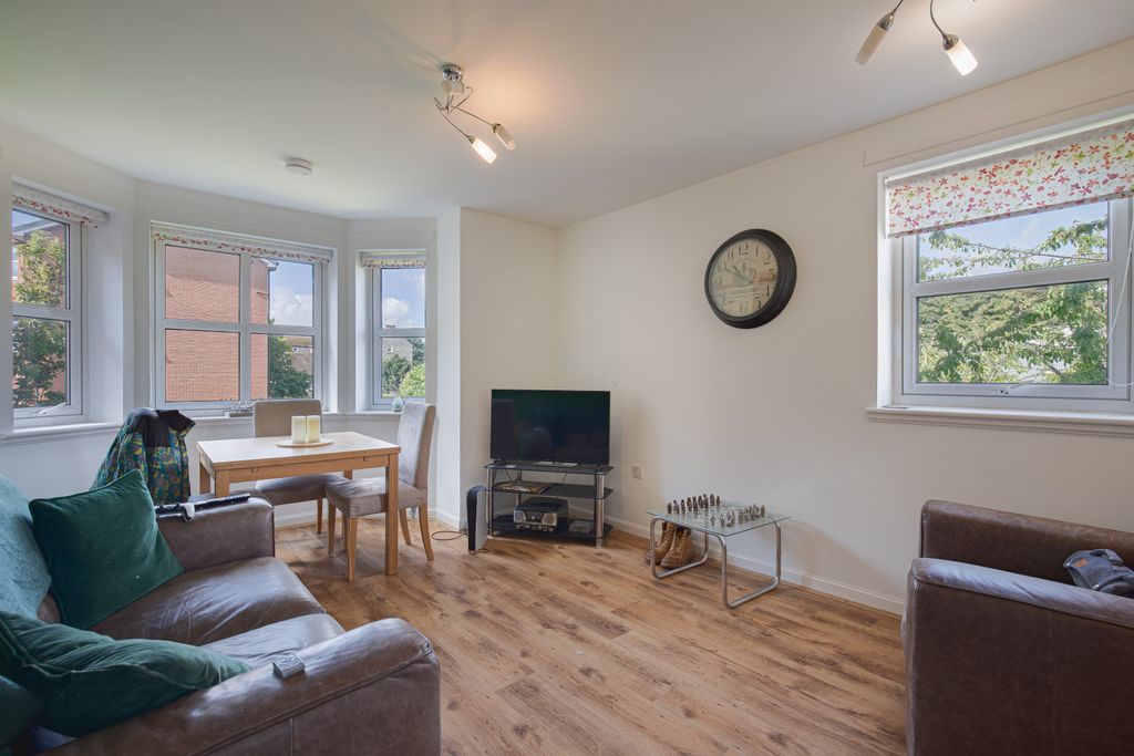 Property photo 1 of 11 Living1