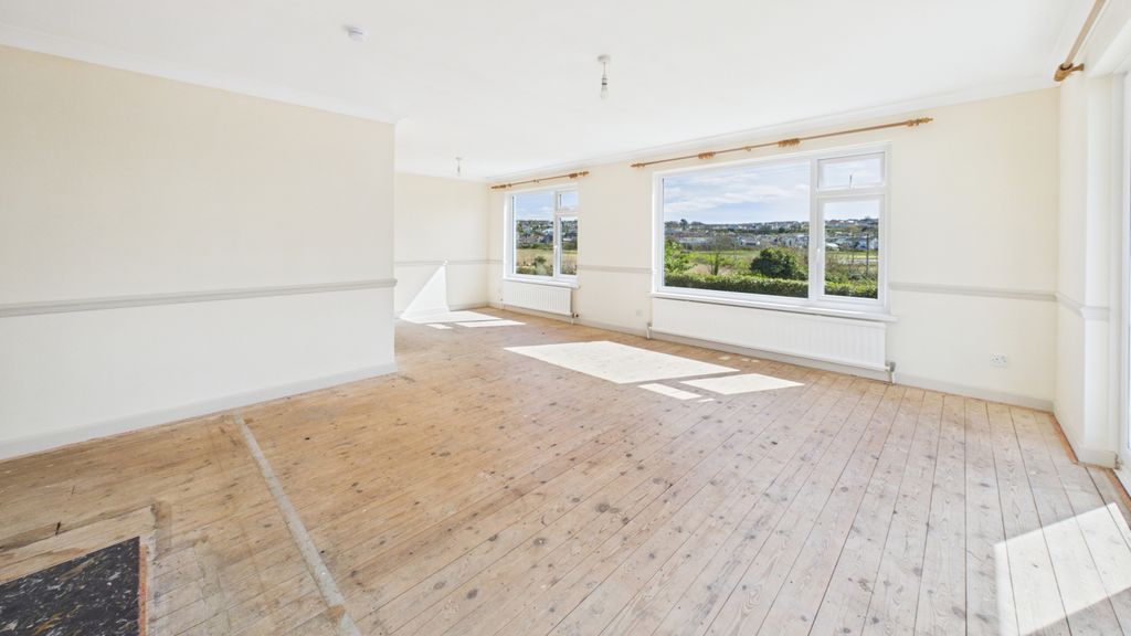 Property photo 3 of 13 Gallery