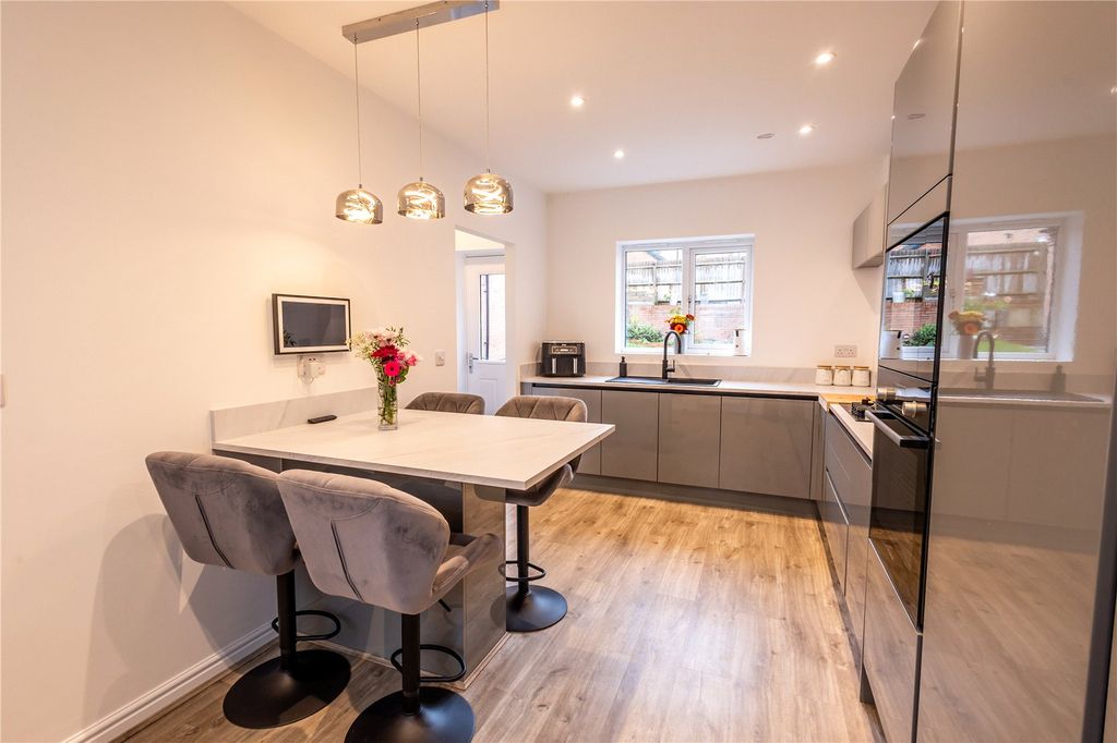 Property photo 2 of 40 Picture No. 51