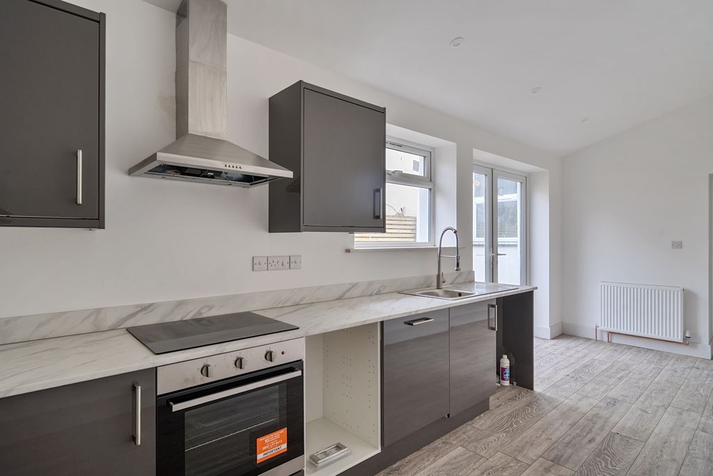 Property photo 3 of 13 1355643-22-6901F3Ff3E92c-Arw-1