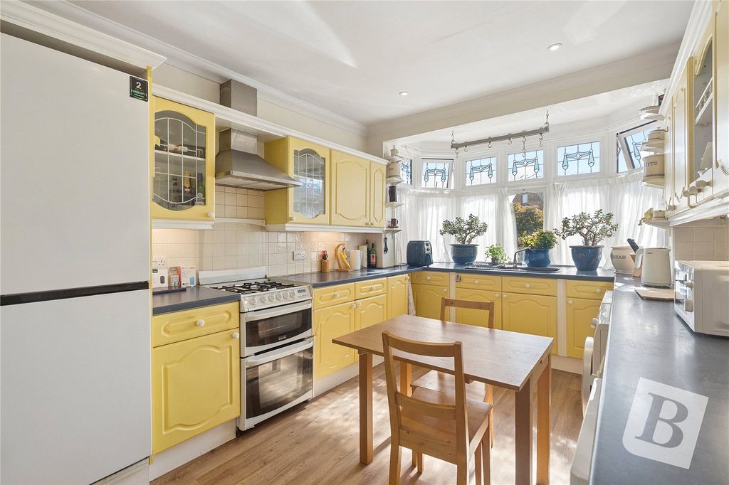 Property photo 2 of 15 Kitchen/Breakfast