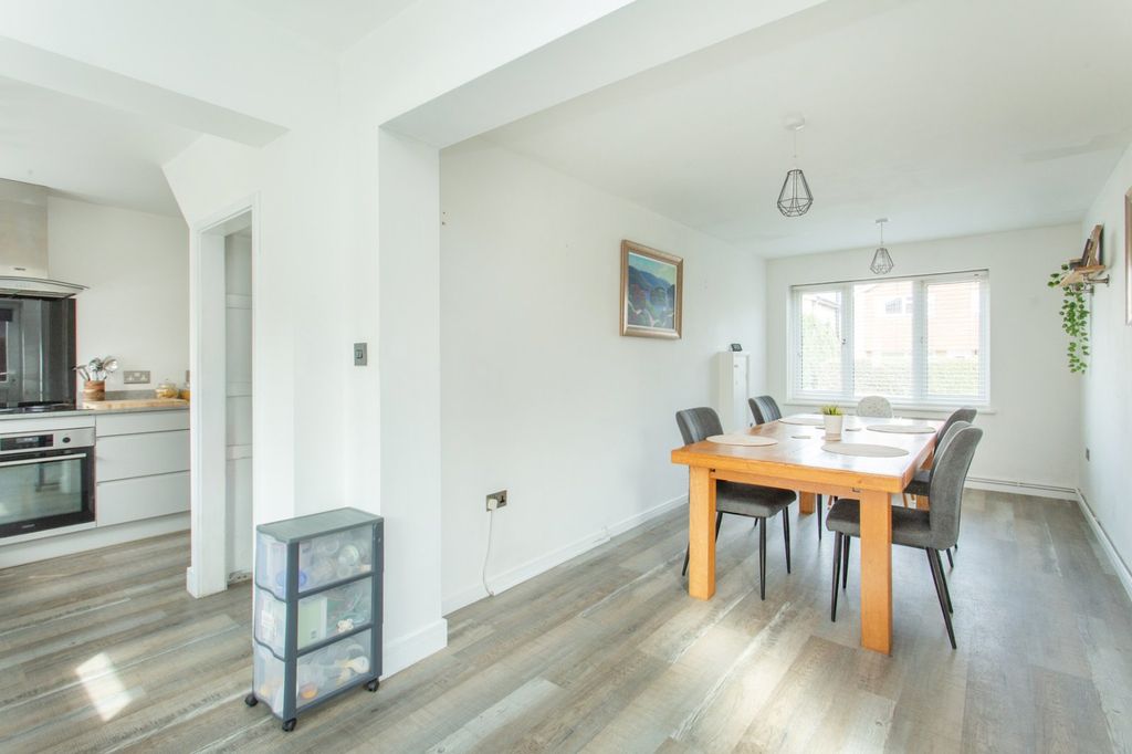 Property photo 3 of 15 Picture 3