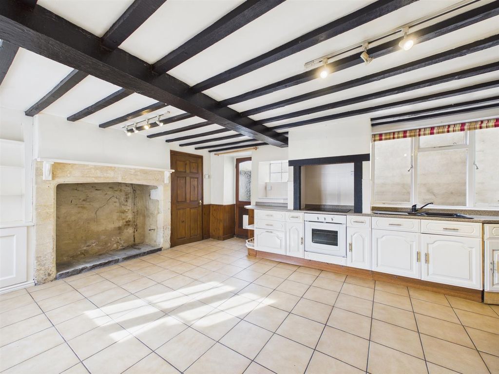 Property photo 3 of 7 Kitchen/Dining Area