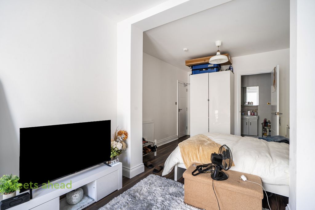 Property photo 3 of 18 Aff8Beb2-33A7-46F...