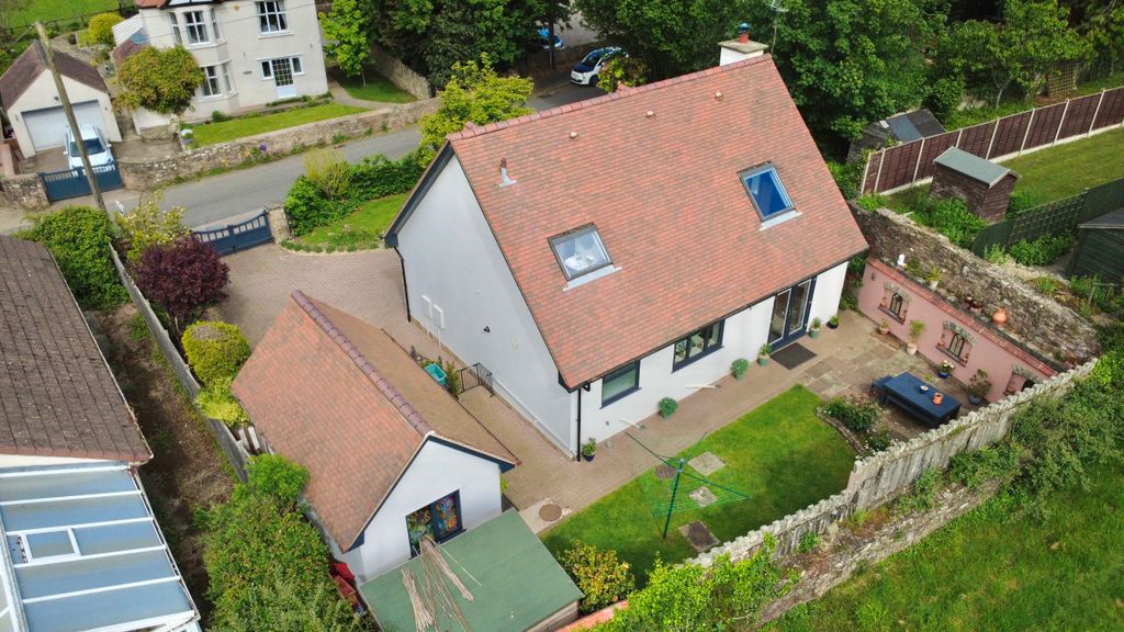 Property photo 2 of 23