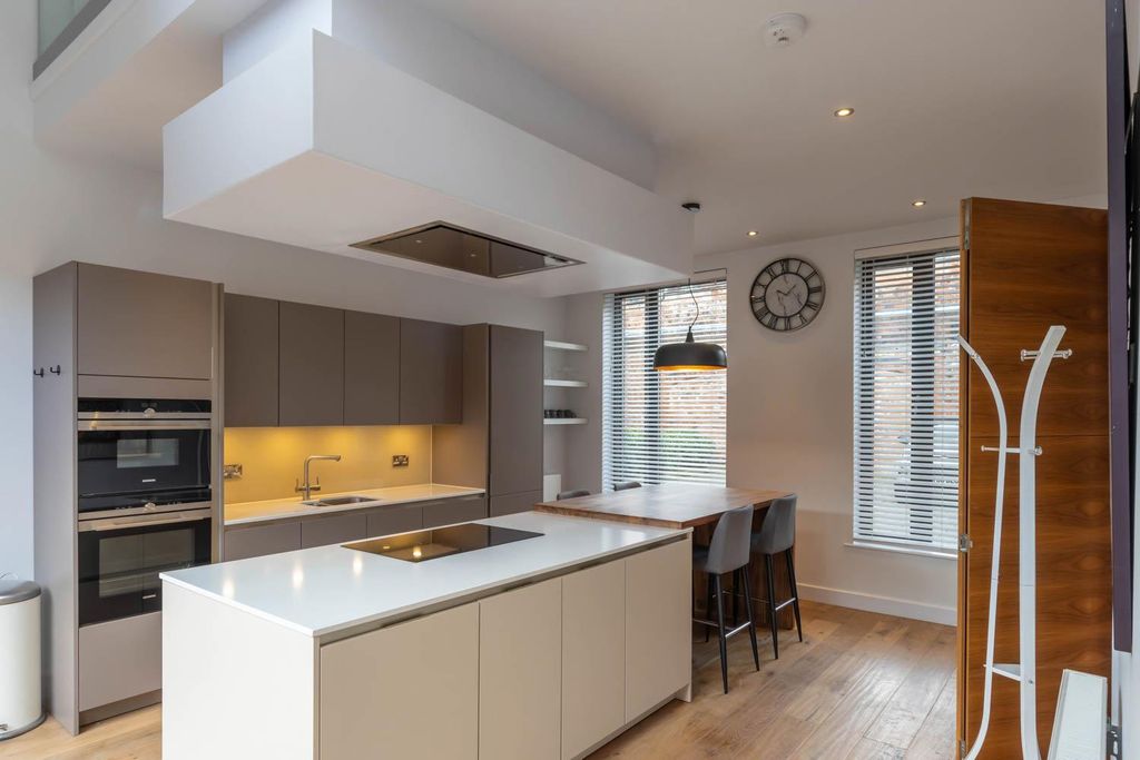 Property photo 2 of 32 Kitchen