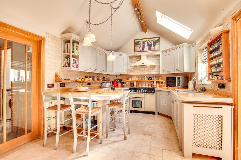 Property photo 3 of 21