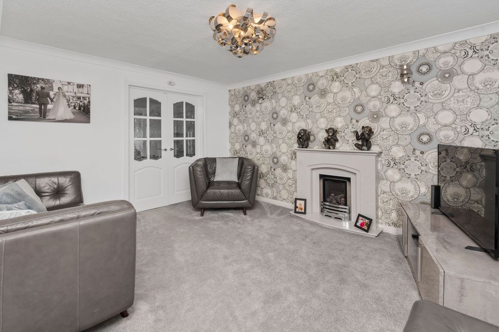 Property photo 3 of 32