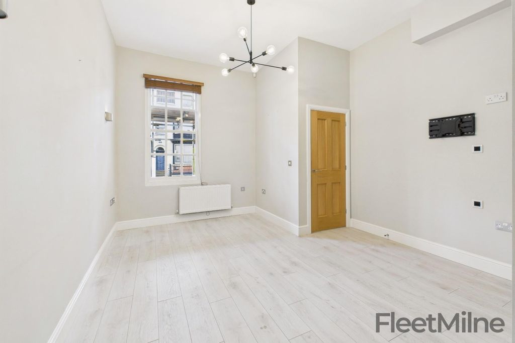 Property photo 2 of 17 Living/Dining Room