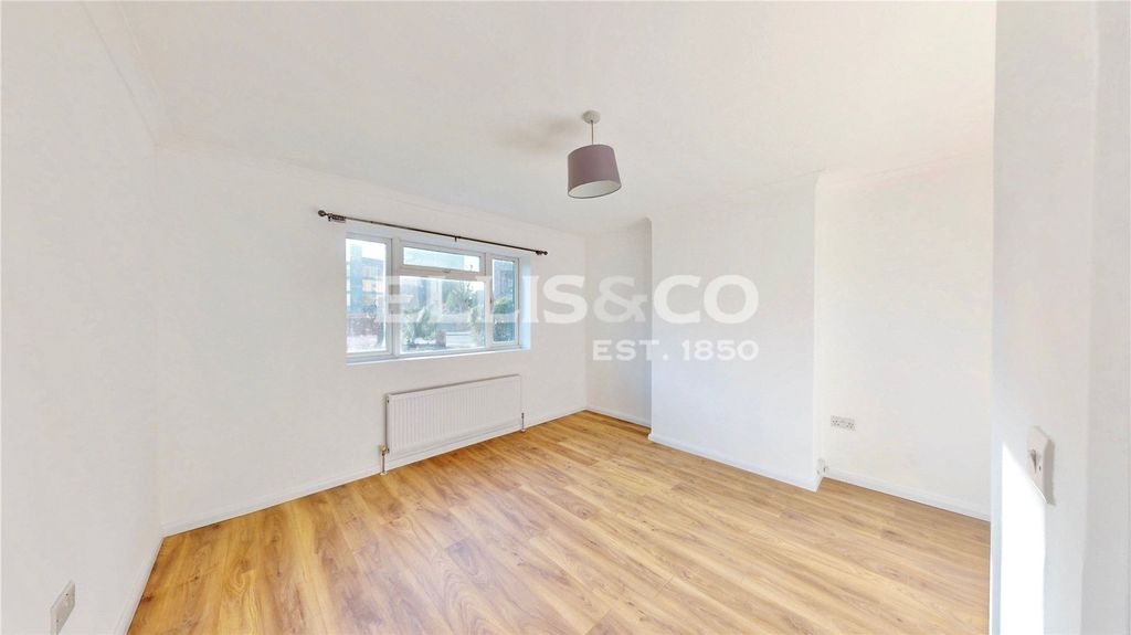 Property photo 2 of 14 Picture No. 15