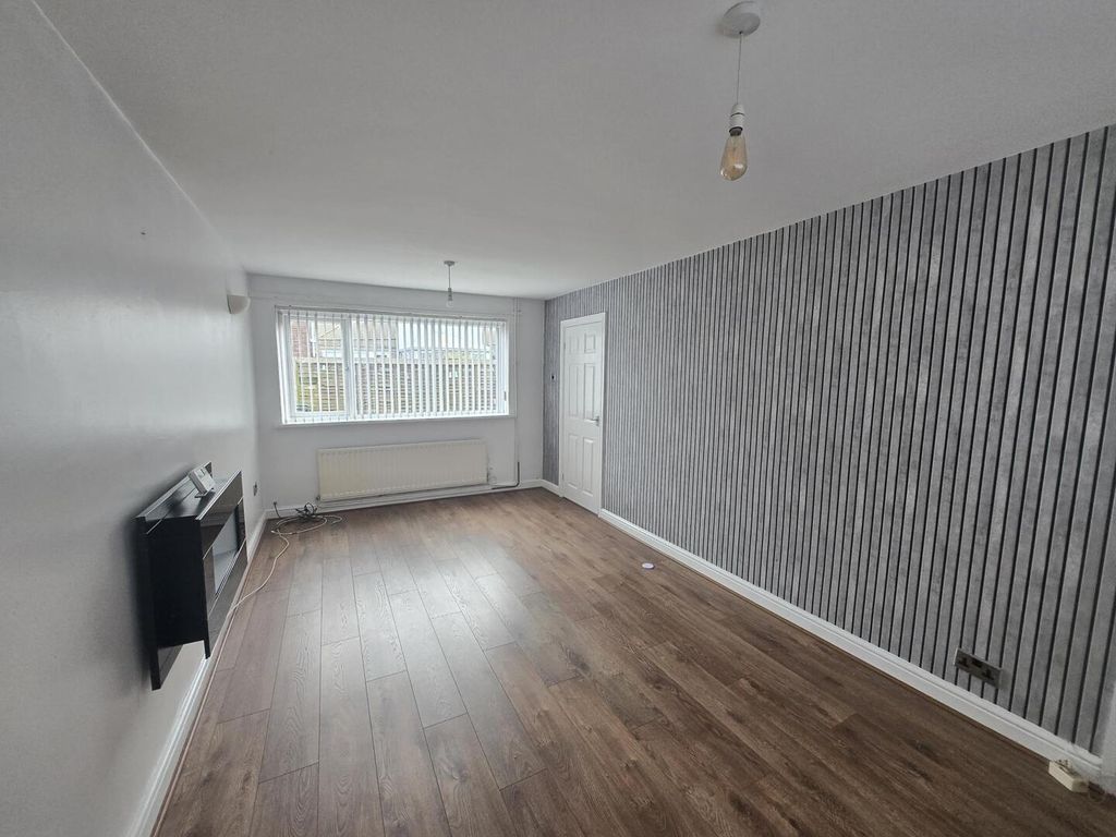 Property photo 2 of 7 Living Room
