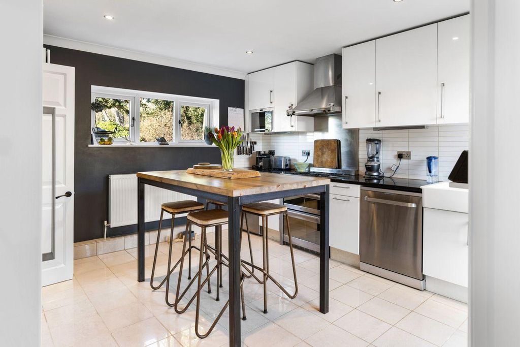 Property photo 2 of 20 7d94Ad43-1B2F-47Cf-8A3d-1B49F64c335B.Jpeg