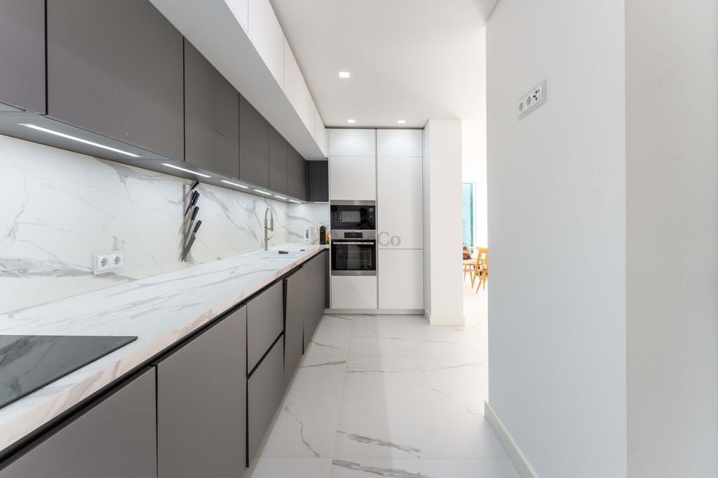 Property photo 2 of 27