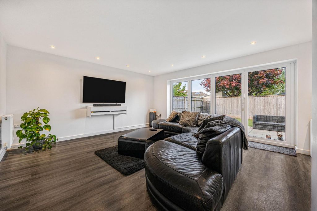 Property photo 3 of 24