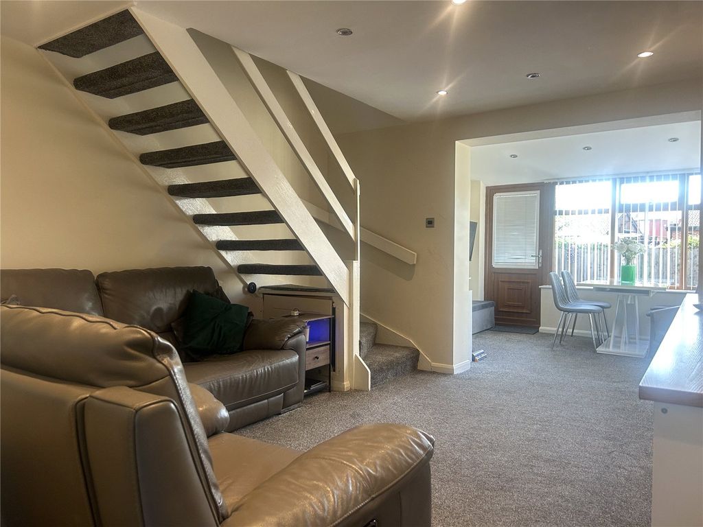 Property photo 2 of 14 Lounge