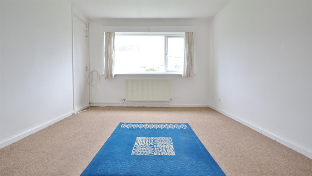 Property photo 3 of 21 Lounge